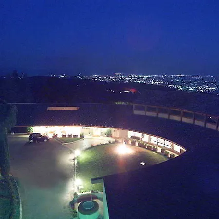 Отель Bluebay Colle Della Trinita Perugia 4*