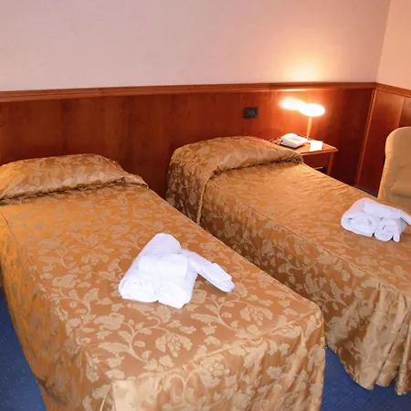 Отель Bluebay Colle Della Trinita Perugia 4*